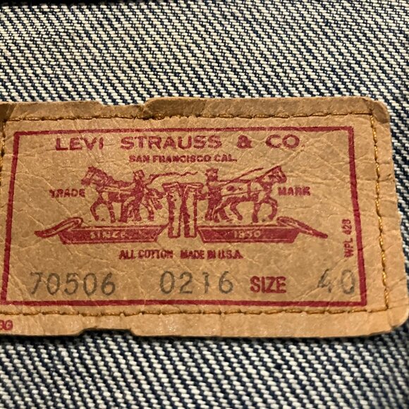 Vintage Levi's Denim Jean Jacket 70506 0216 Dark Wash Size 40 Made in USA - Picture 3 of 6